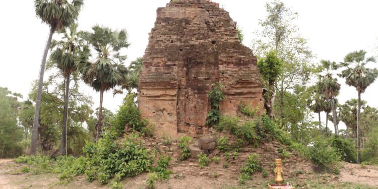 គុកជើង (ប្រាសាទត្នោតជុំខាងជើង)