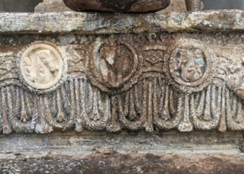 អត្ថន័យផ្នែកនយោបាយនៃផ្តែរទ្វារស.វ.ទី៧