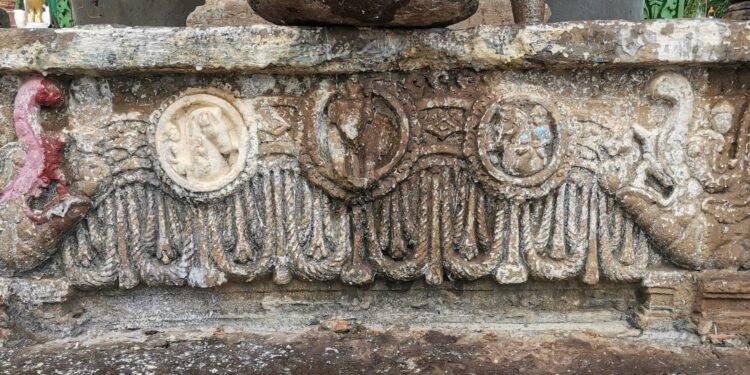 អត្ថន័យផ្នែកនយោបាយនៃផ្តែរទ្វារស.វ.ទី៧