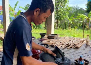 ខ្មុក-ម្រ័ក្សណ៍