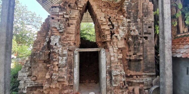 ប្រាសាទបី (អំពិលរលំ)